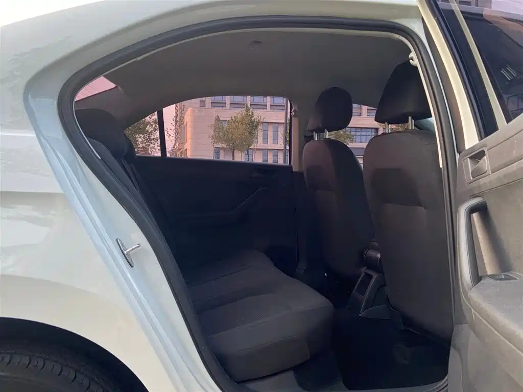 Volkswagen Jetta 2019 Dream Edition 1.5L Manual Fashion фото 7