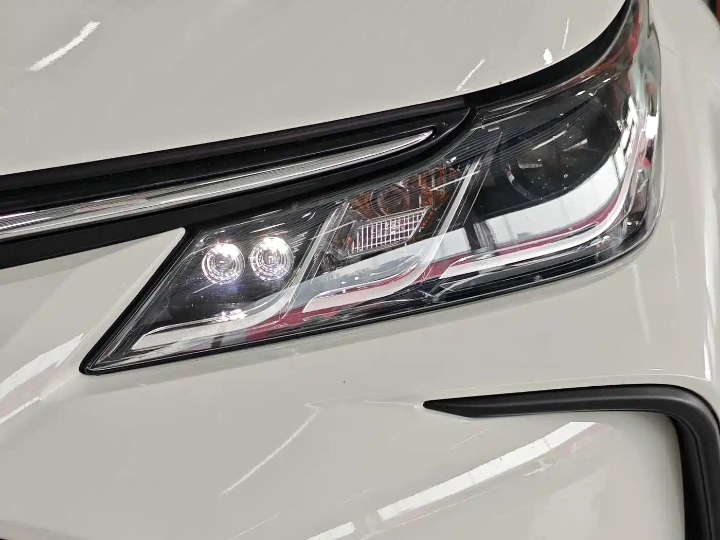 Toyota Corolla 2021 Hybrid 1.8L E-CVT Elite Edition фото 17