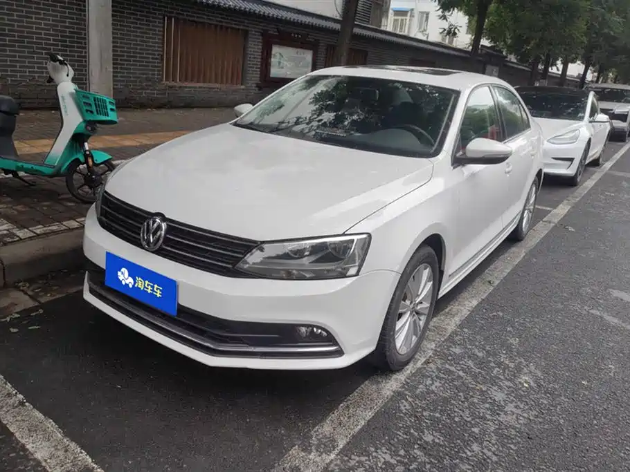 Volkswagen Sagitar 2015 1.6L Automatic Comfort