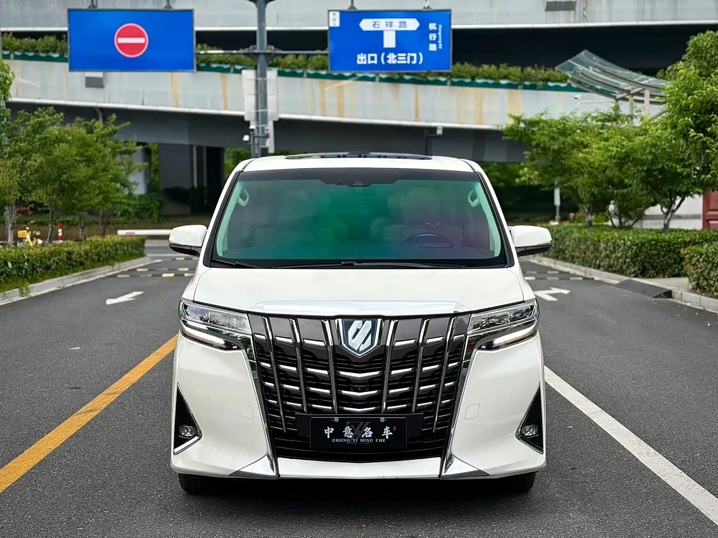 Toyota Alphard 2021 Hybrid 2.5L Premium фото 2