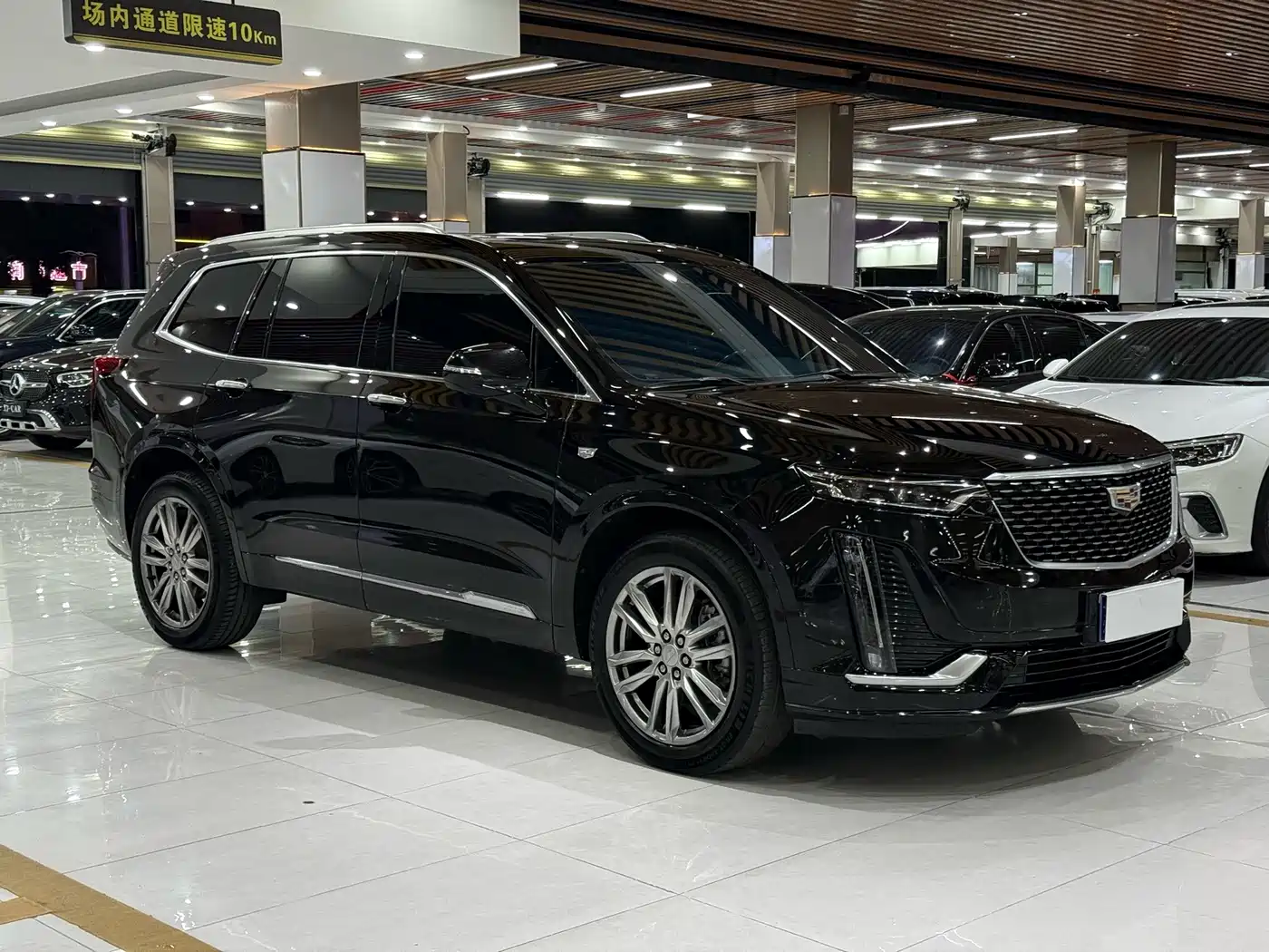 Фото 3 - Cadillac XT6