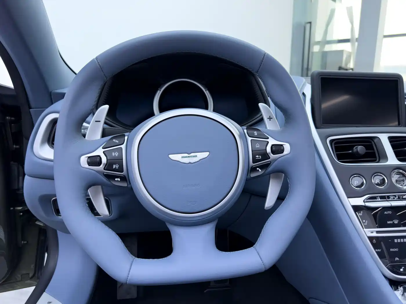 Aston Martin DB11 2023 4.0T V8 Volante фото 20