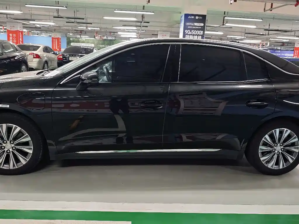 Hongqi E-QM5 2024 500km Travel Edition фото 5