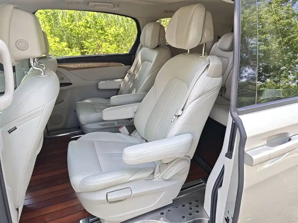 Buick GL8 2017 ES 28T Comfort Type China V фото 17