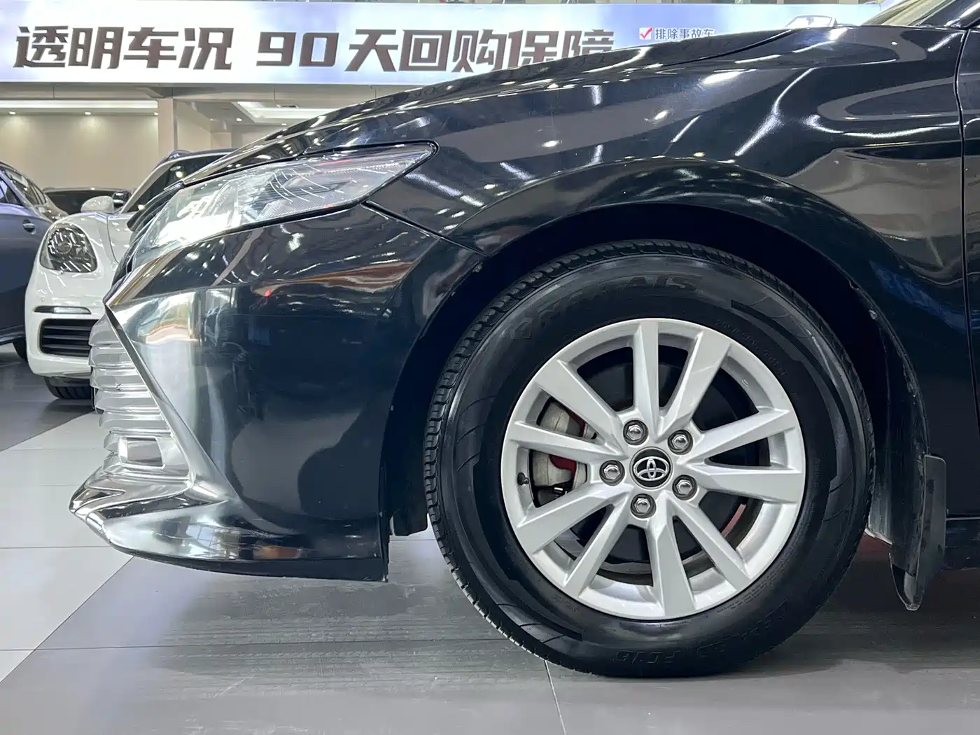Toyota Camry 2018 2.0E Elite Edition фото 3