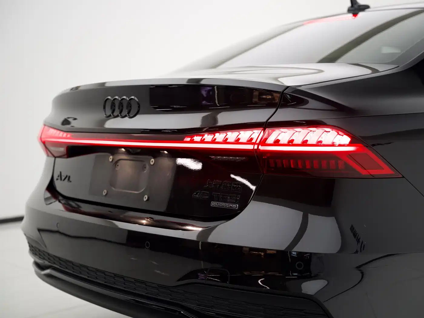 Audi A7L 2022 2022 45 TFSI quattro S-line Vision Gloss Black Package