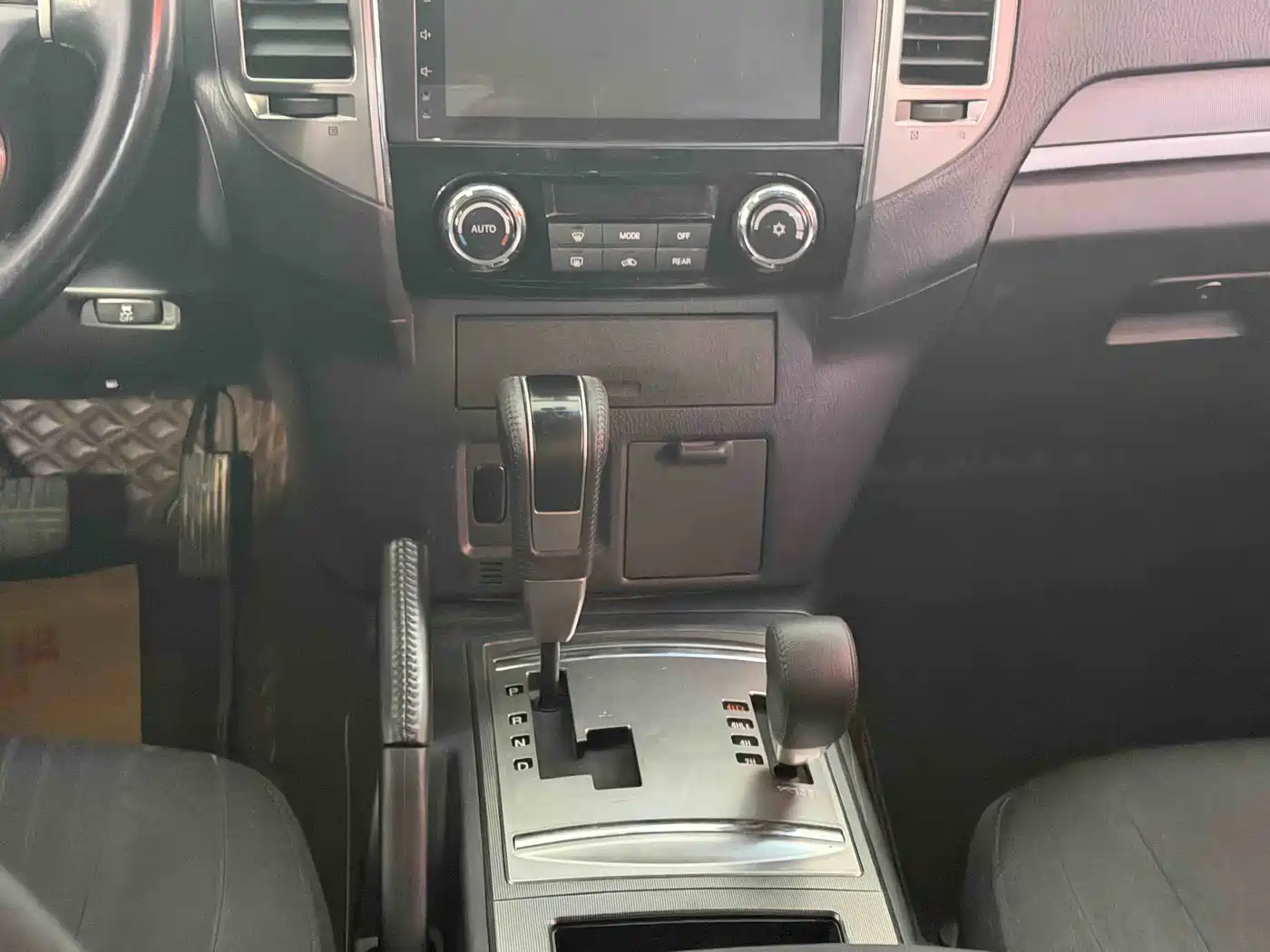 Mitsubishi Pajero (Import) 2020 3.0L Automatic Standard Edition фото 10