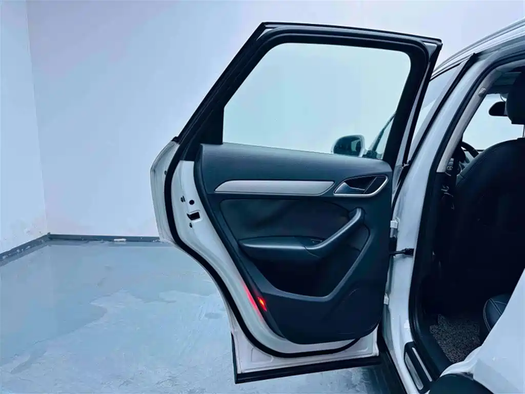 Audi Q3 2015 30 TFSI Progressive фото 2