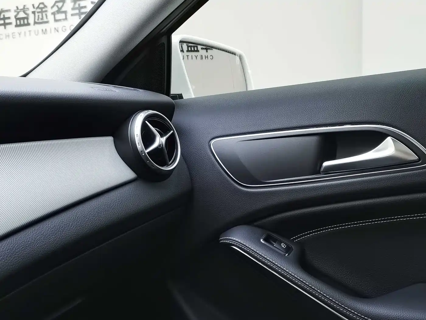 Mercedes-Benz GLA (Import) 2015 GLA 200 фото 14