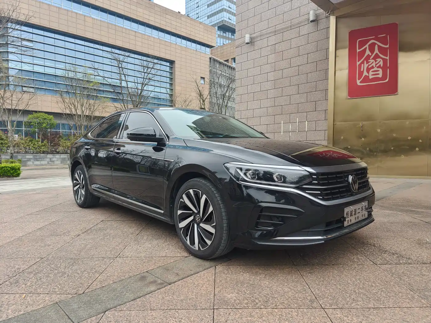 Volkswagen Passat 2023 Facelift 330TSI Luxury Edition фото 2