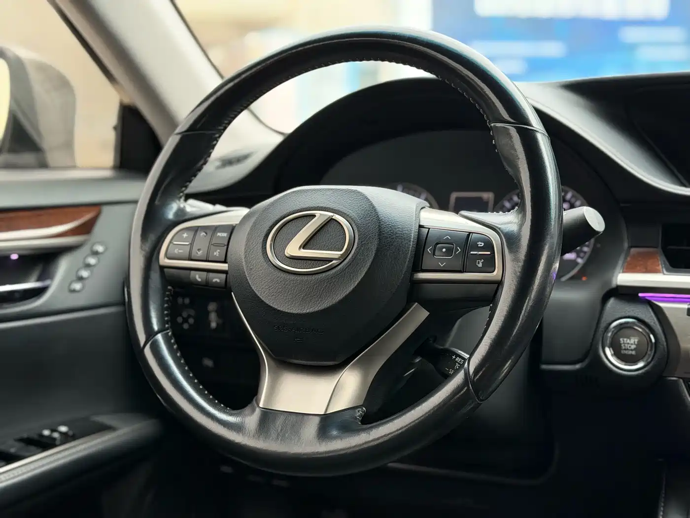 Lexus ES 2015 250 Elegance Edition фото 8
