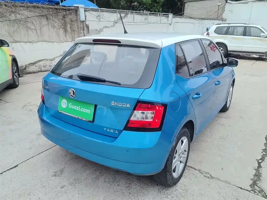 Škoda Fabia 2015 1.4L Automatic Pioneer Edition фото 7