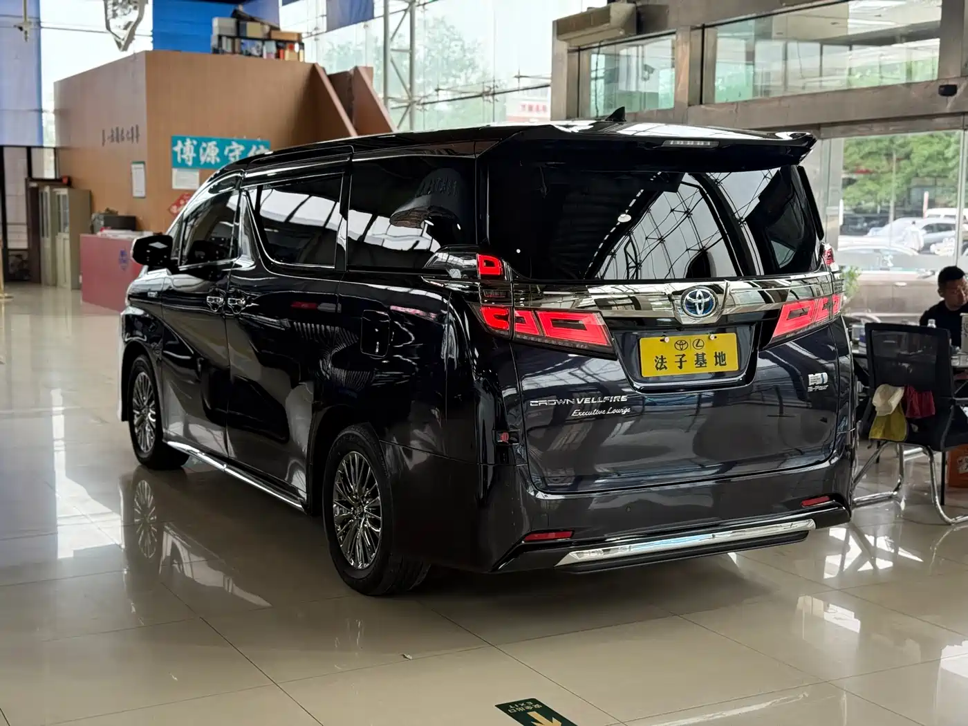 Toyota Vellfire 2021 Crown Hybrid 2.5L HV Supreme Edition фото 23