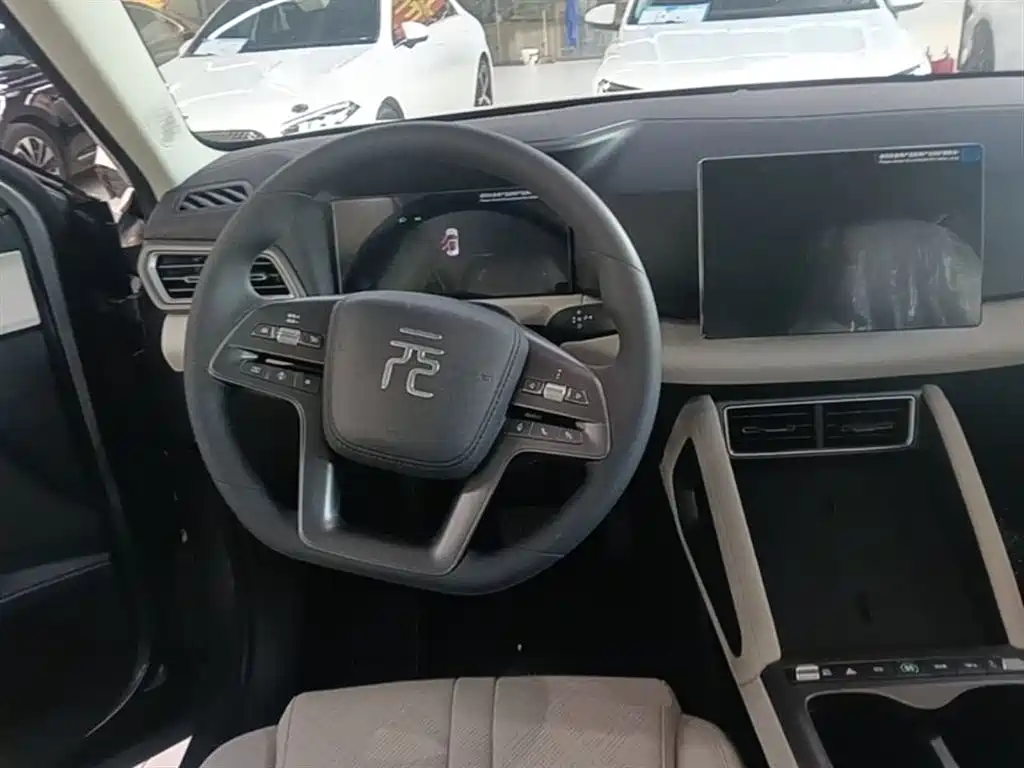 BYD Yuan UP 2025 Model 301KM Navigator фото 11