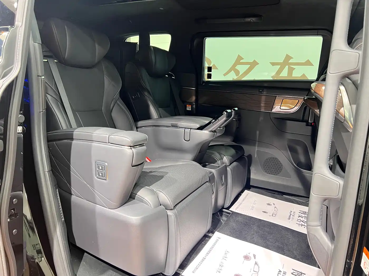 Toyota Alphard 2026 2025 Hybrid 2.5L Ultimate Gold Edition