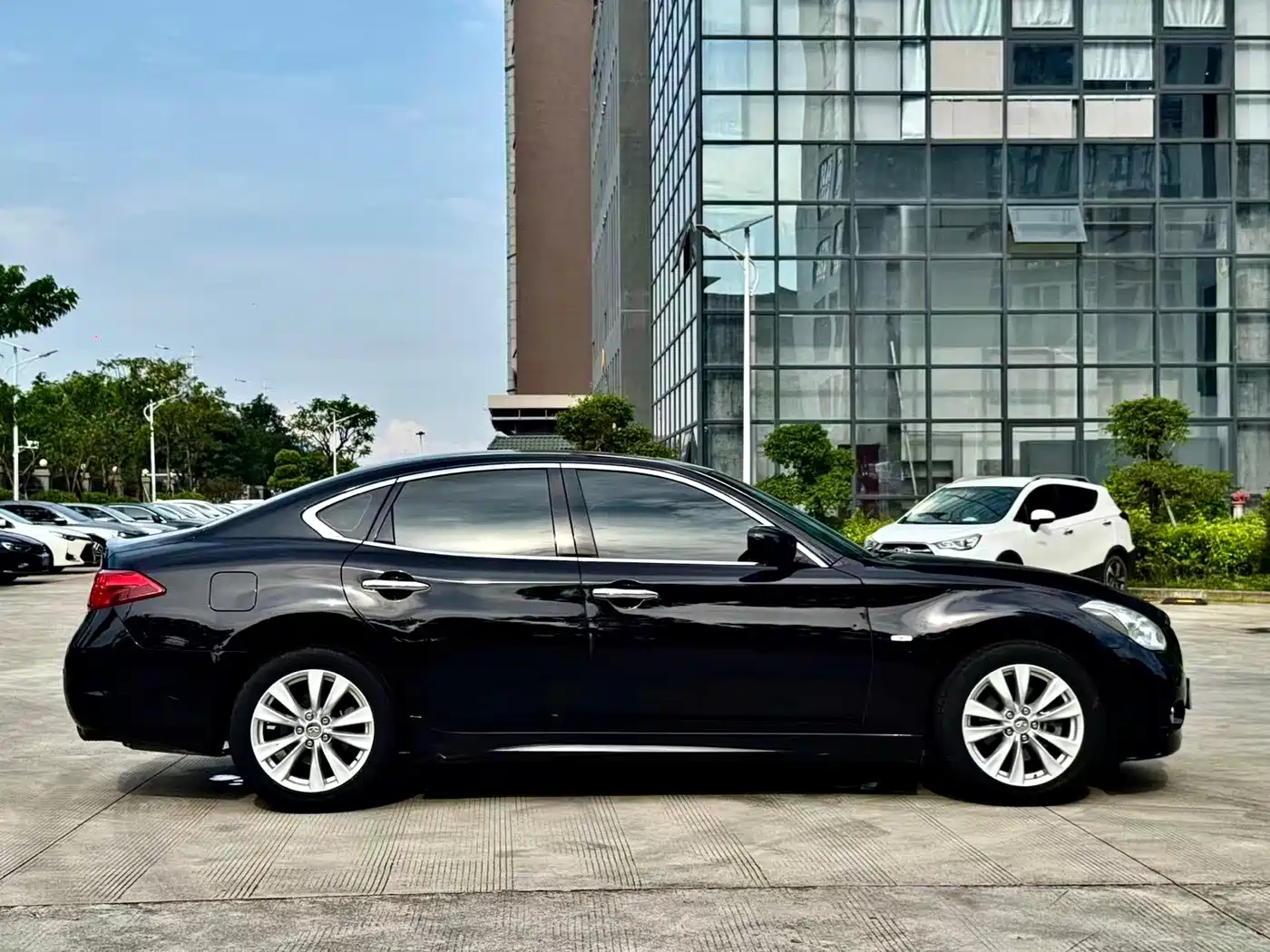 Infiniti M Series 2012 2011 M37