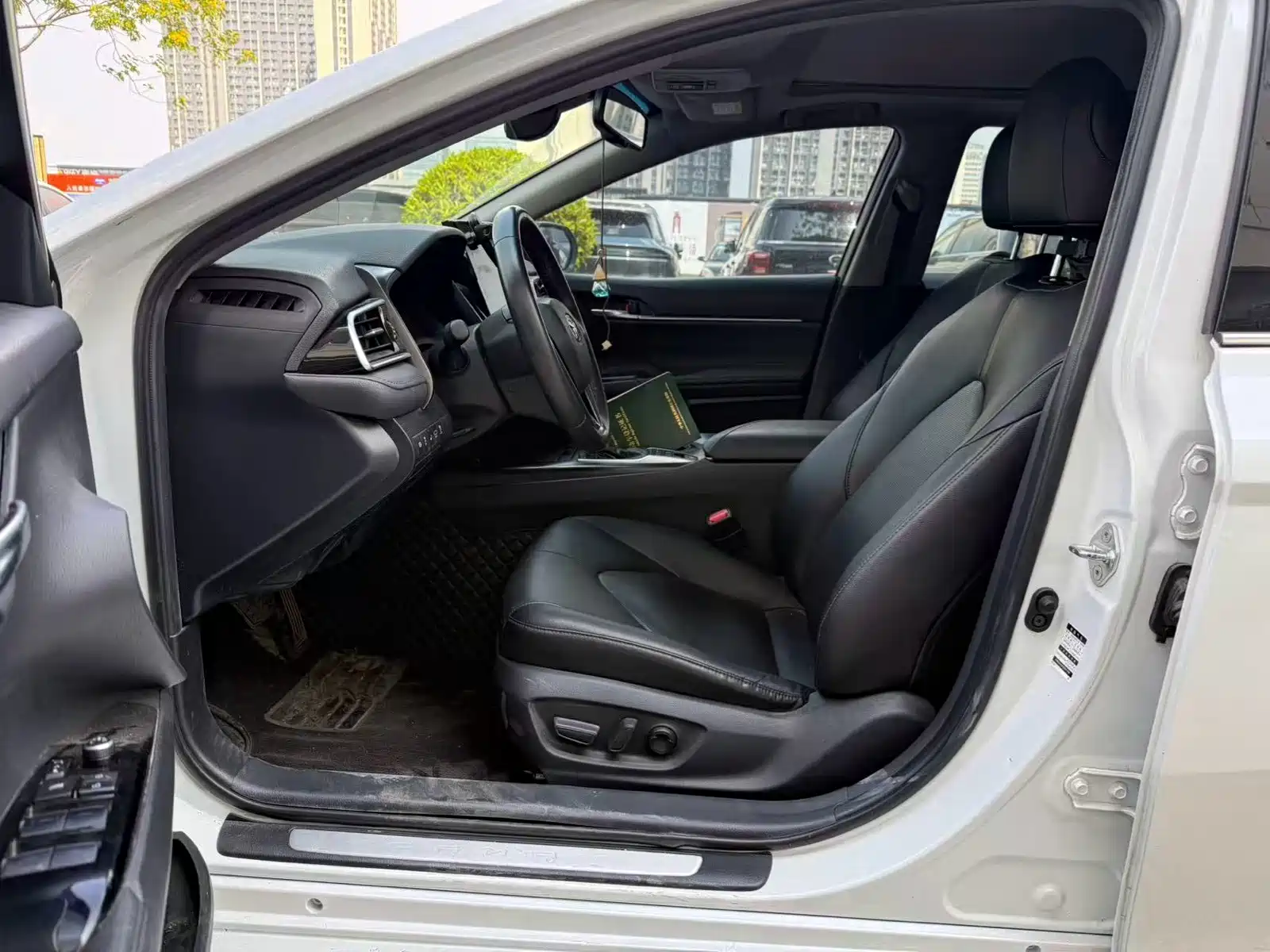 Фото 6 - Toyota Camry