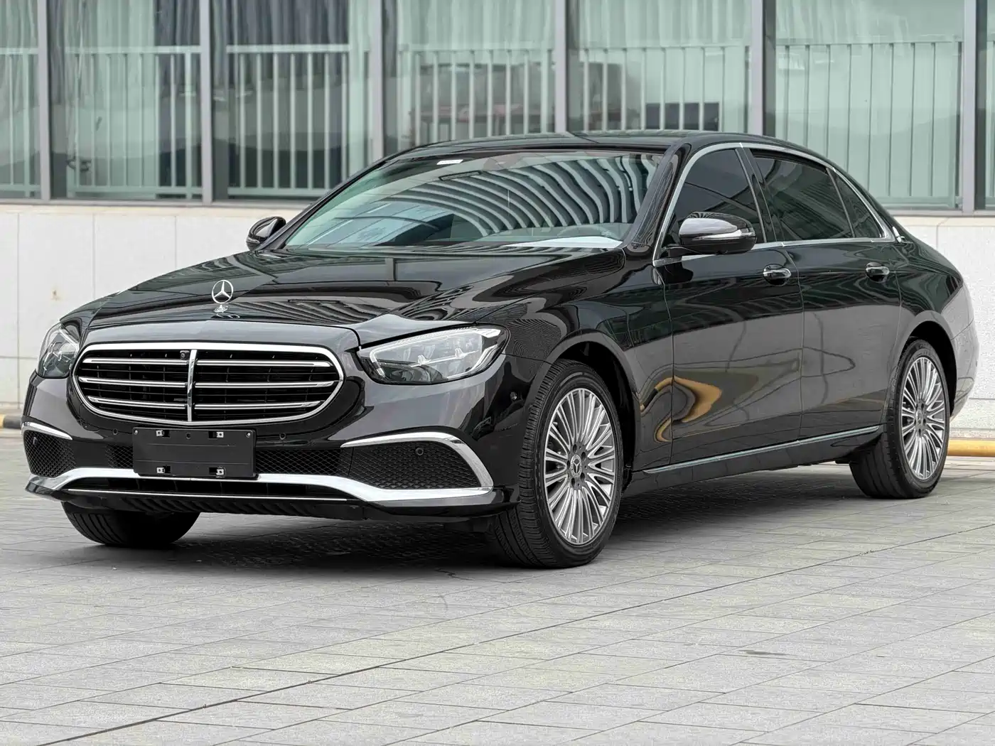 Mercedes-Benz E-Class 2023 E 300 L Fashion