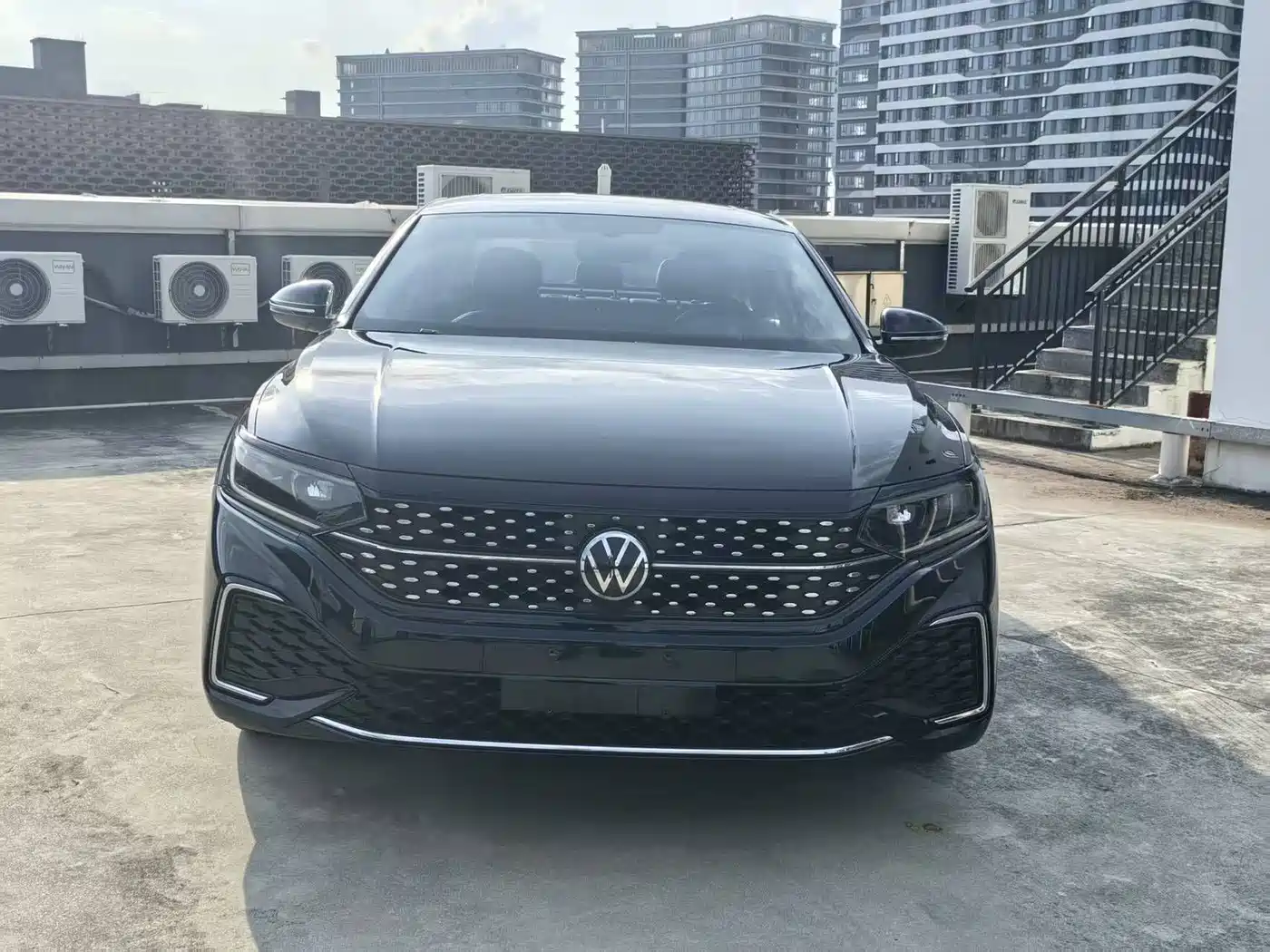 Volkswagen Passat 2023 330TSI Starlight Luxury Edition фото 2