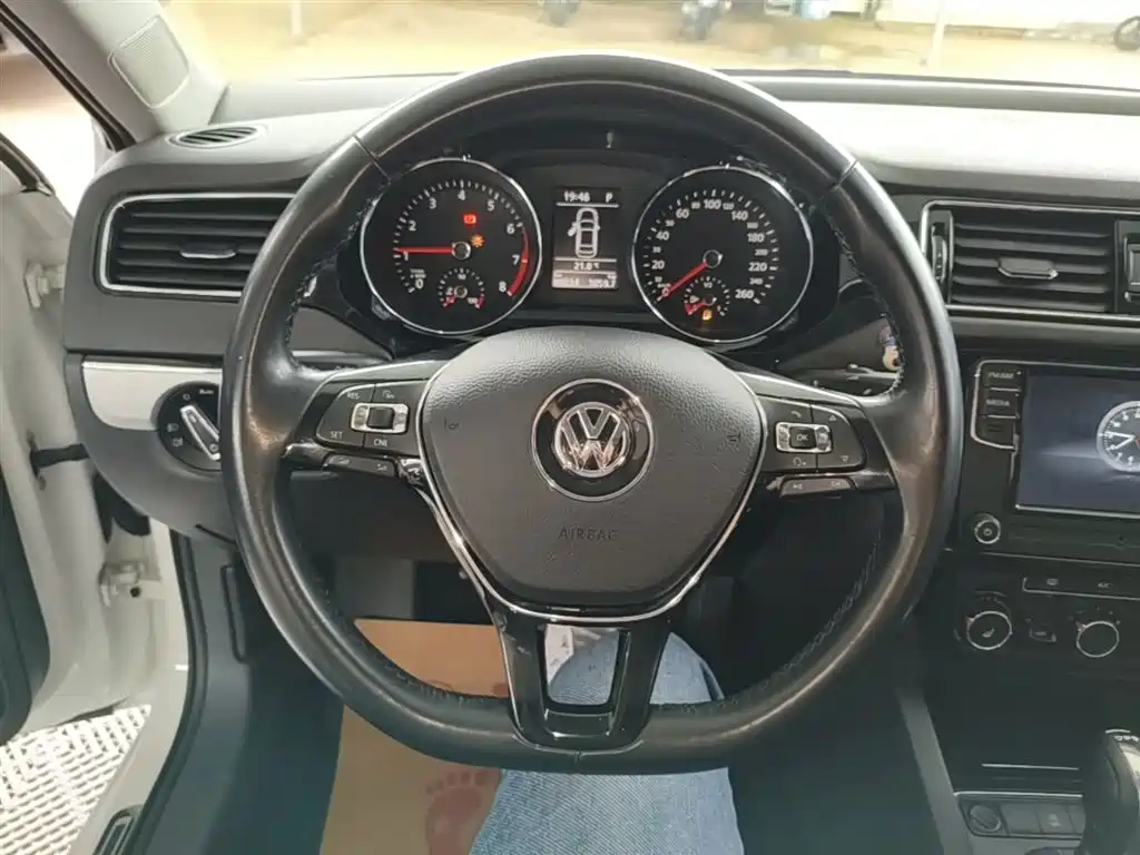 Volkswagen Sagitar 2017 180TSI Automatic Leading фото 11