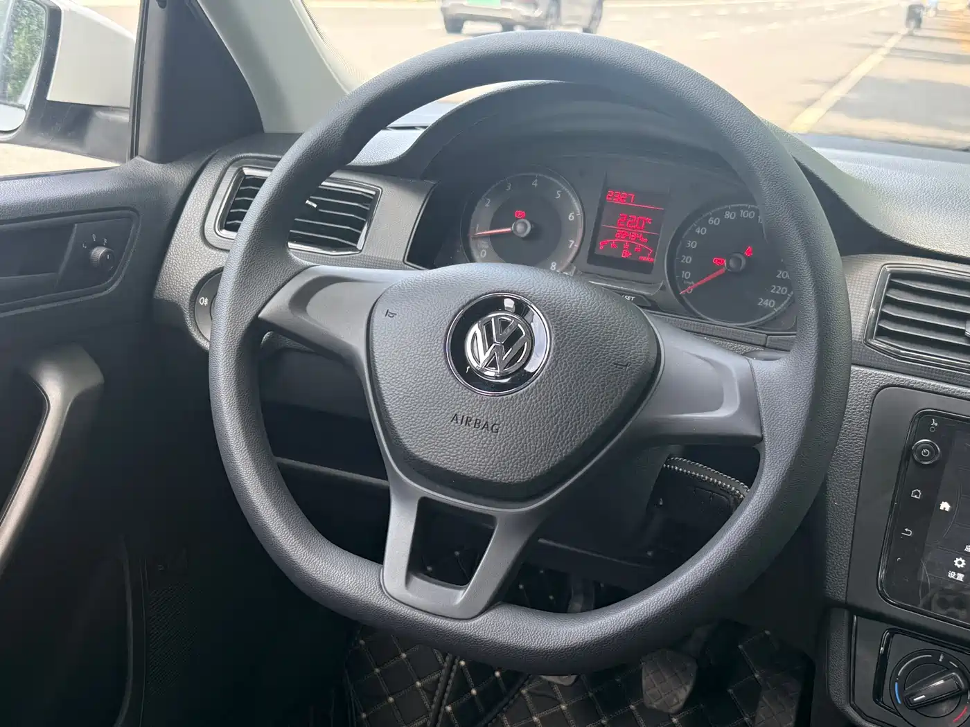 Volkswagen Santana 2016 1.6L Manual Trend Edition фото 12