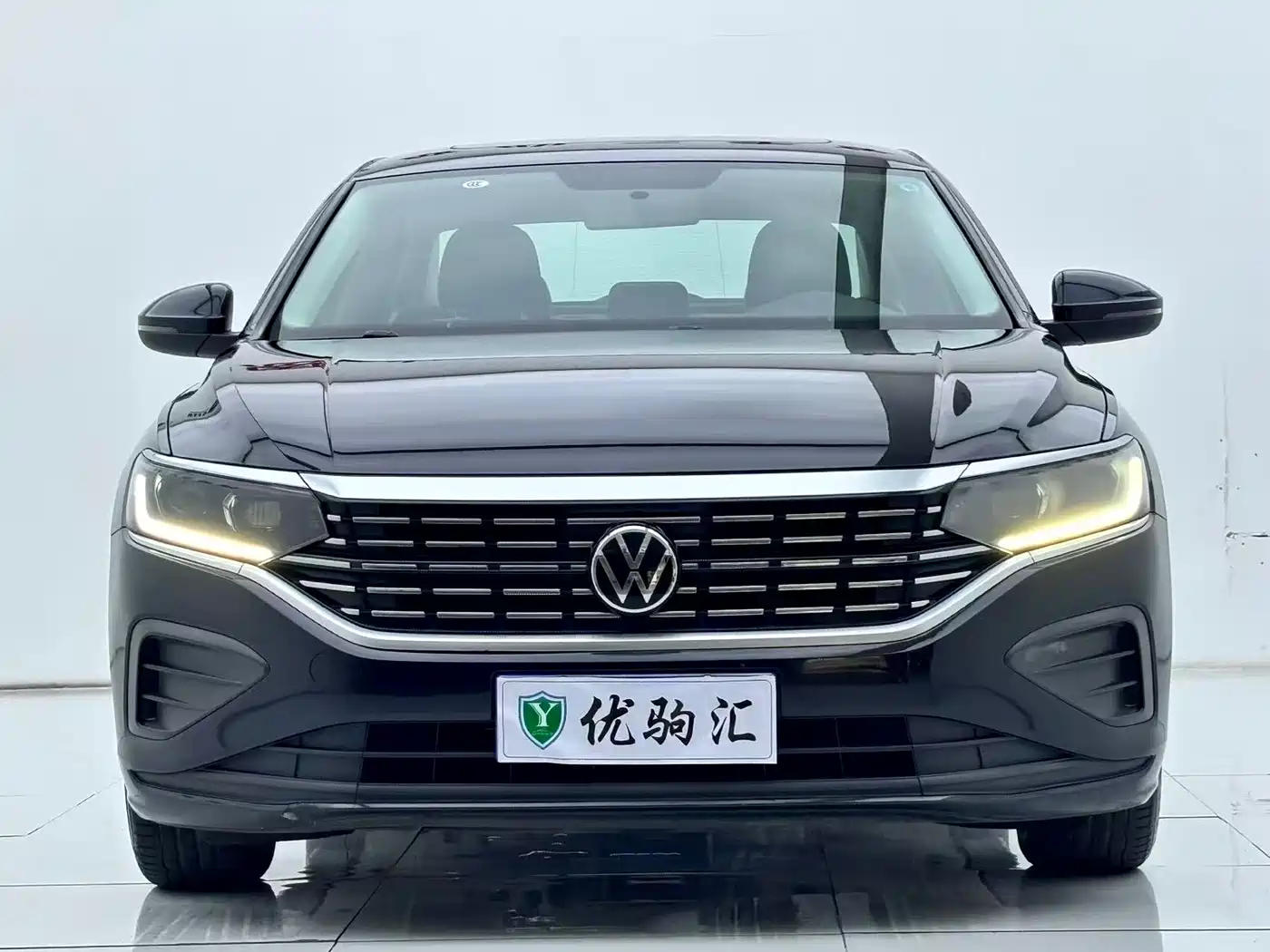 Volkswagen Passat 2022 280TSI Business Edition фото 2