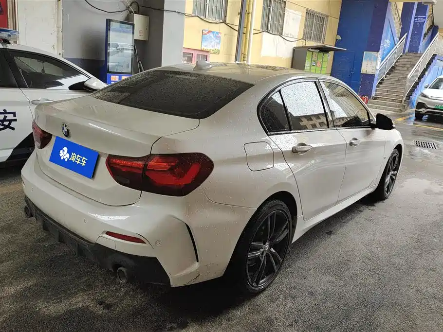 BMW 1 Series 2023 125i M Sport Shadow Edition фото 3