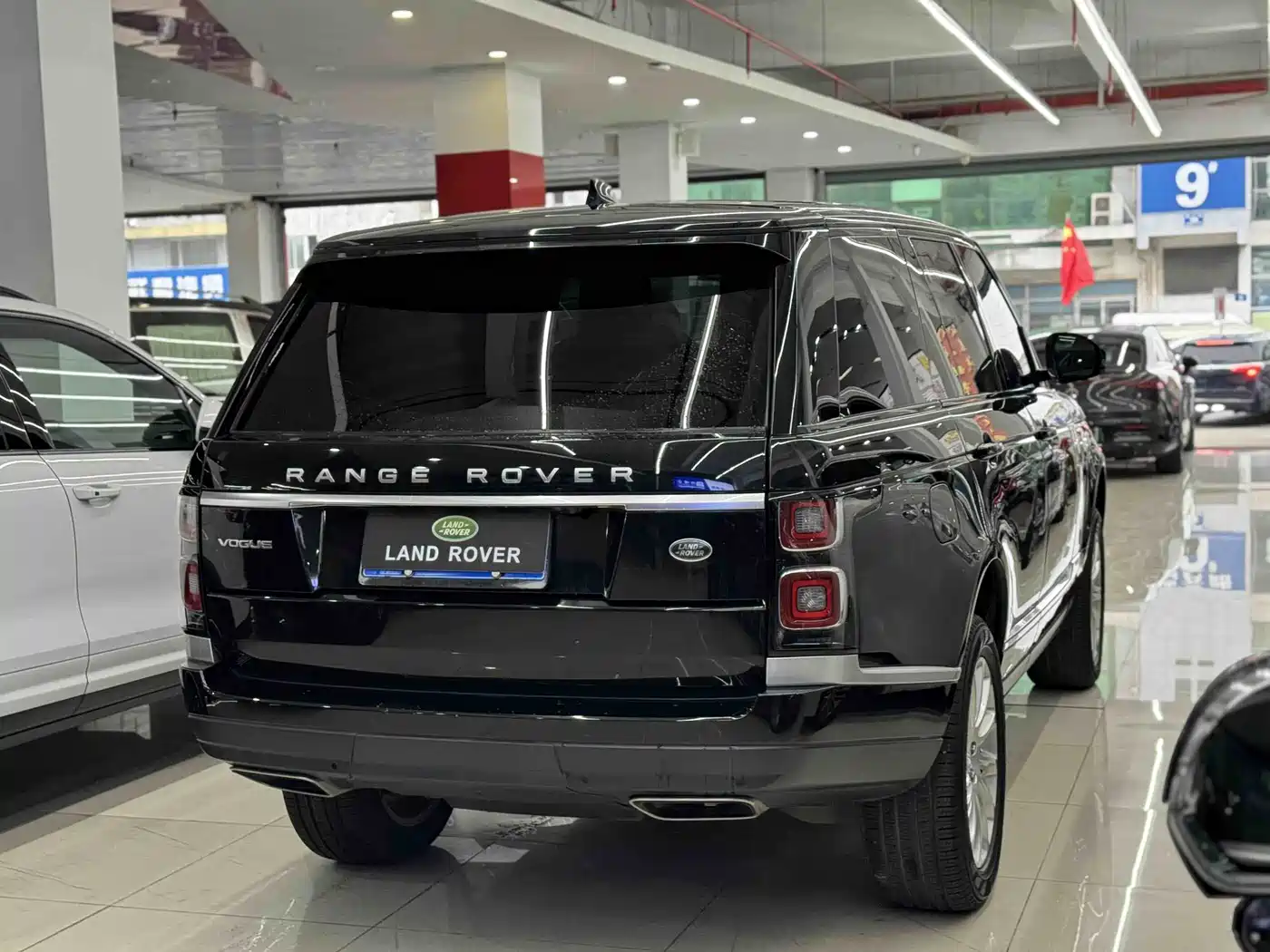Land Rover Range Rover 2021 3.0 L6 Heritage Edition фото 5
