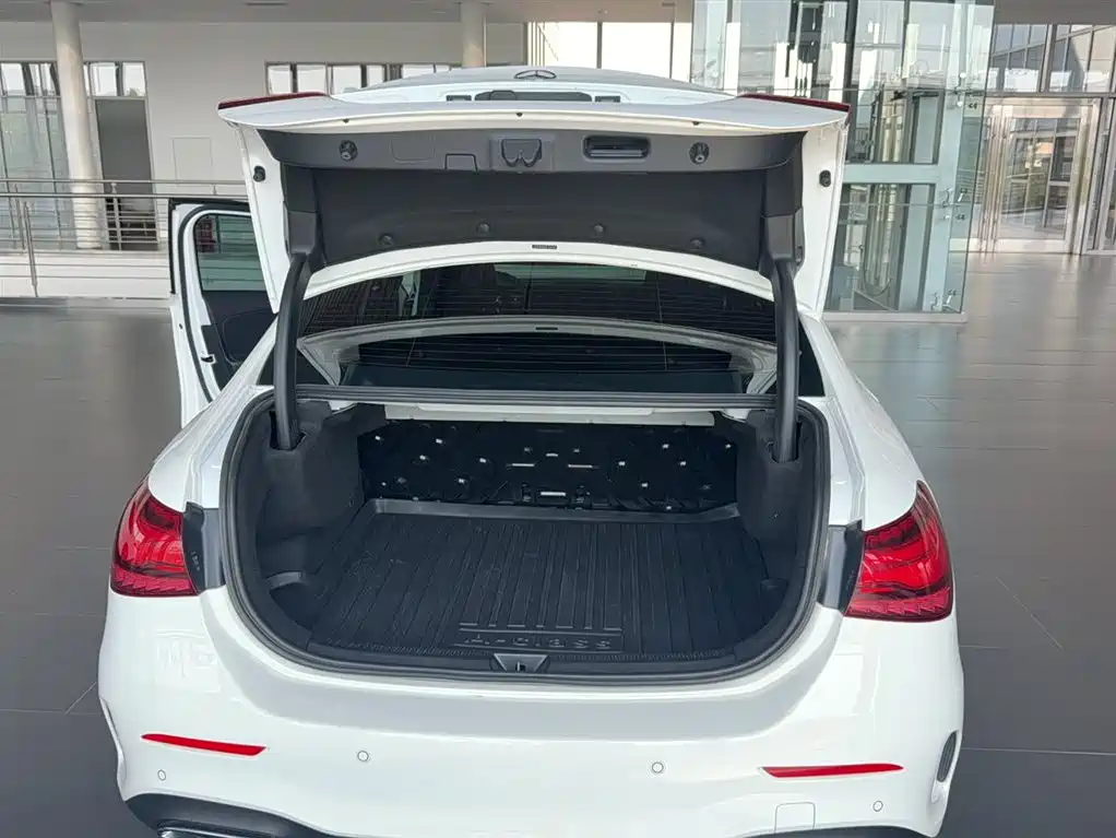 Mercedes-Benz A-Class 2025 A 200 L Fashion Edition фото 12