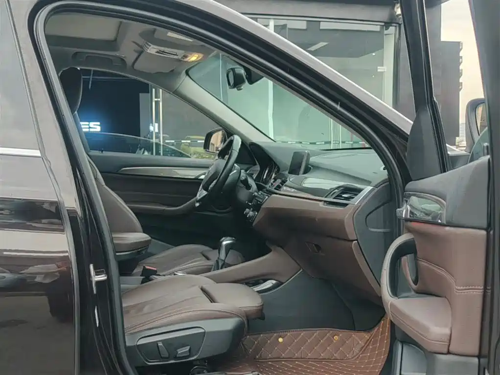 BMW X1 2019 xDrive20Li Premium Model фото 22