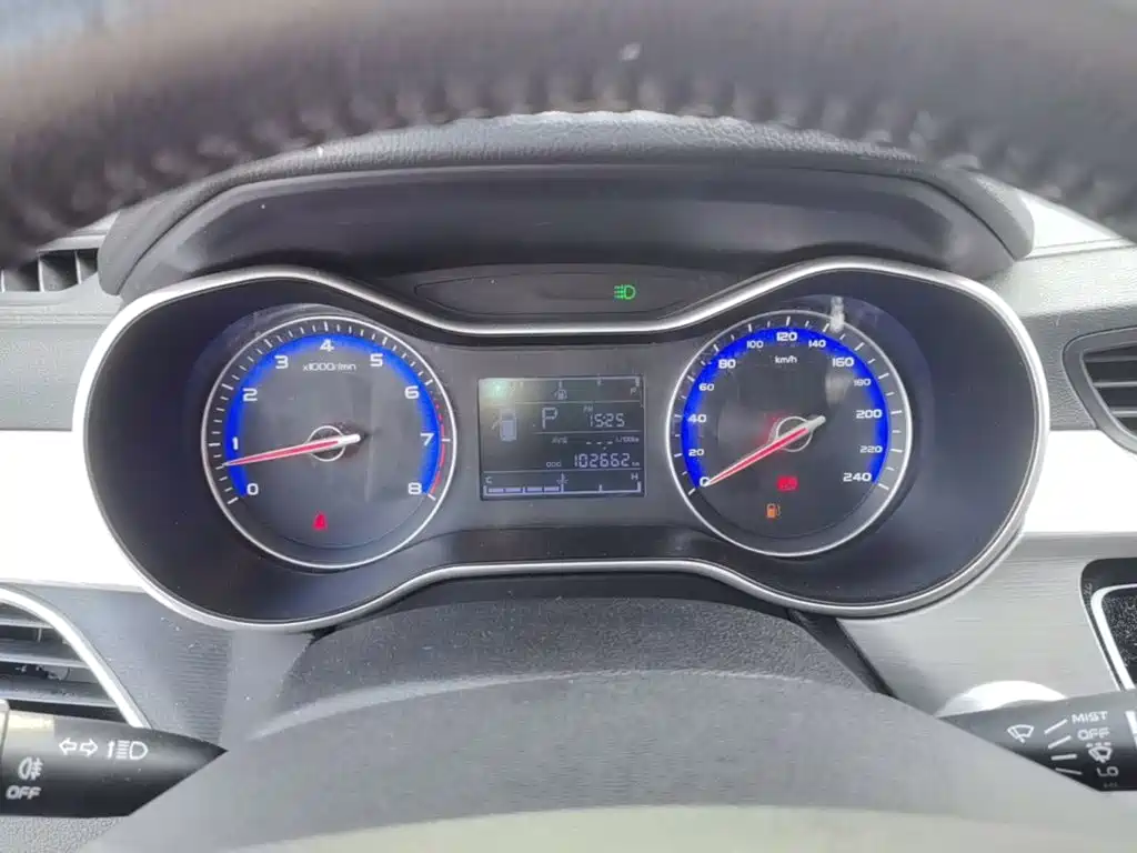 Фото 12 - Geely Vision