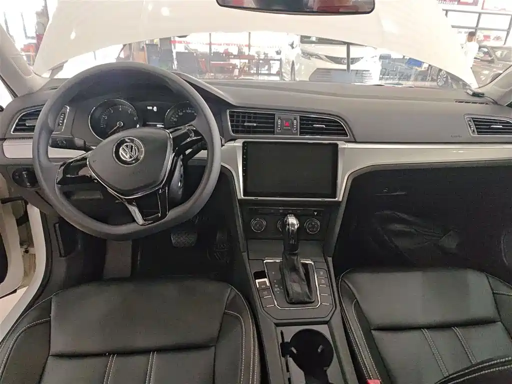 Volkswagen Lamando 2017 230TSI DSG Trend Edition фото 10