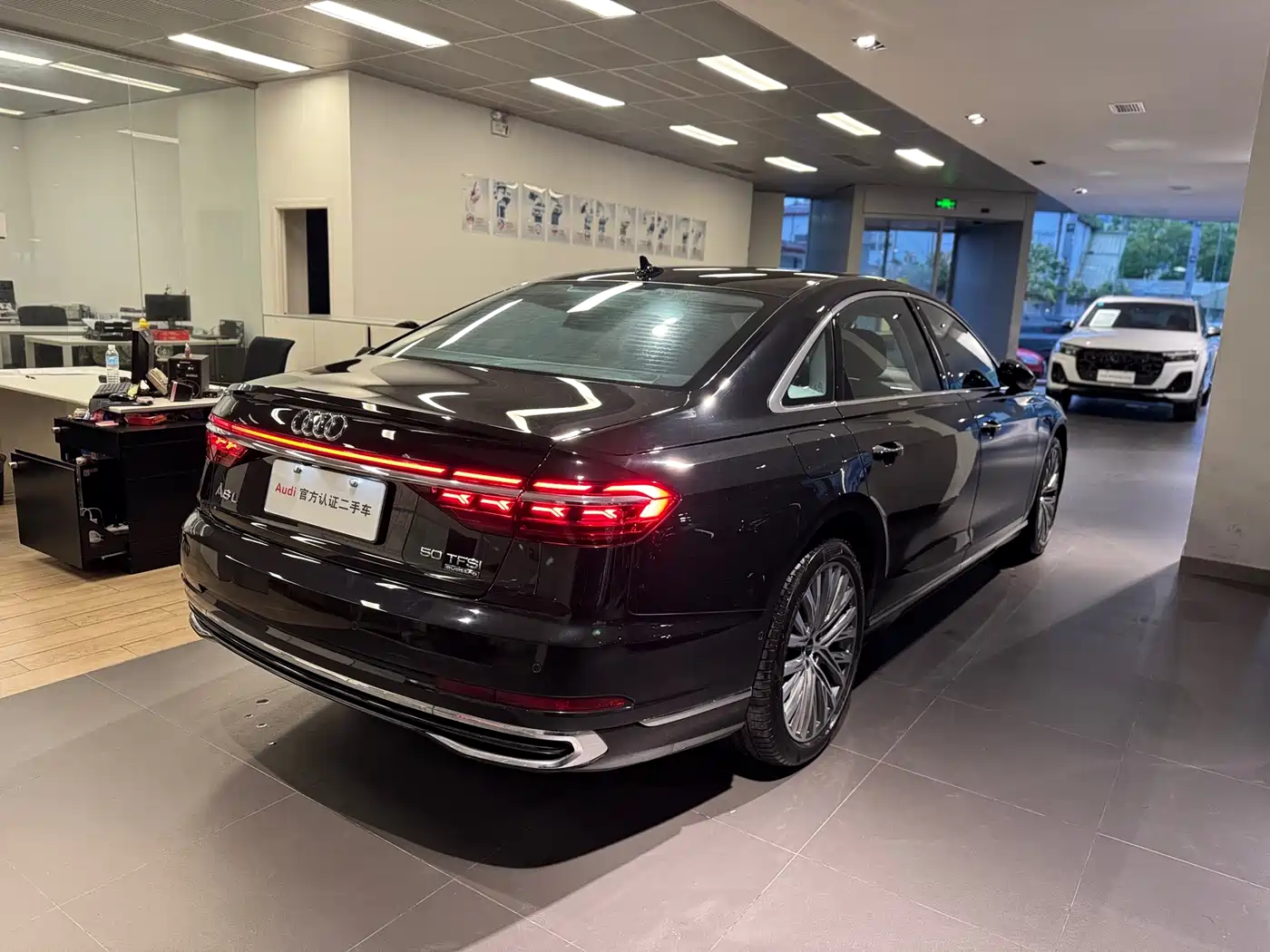 Audi A8 2024 Model A8L 50 TFSI quattro Premium Selection фото 6