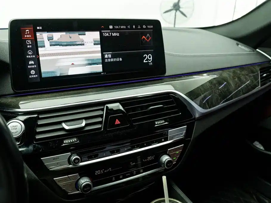 BMW 5 Series 2021 525Li M Sport Package фото 23