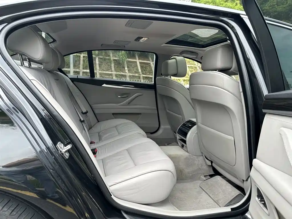 BMW 5 Series 2012 523Li Luxury фото 14