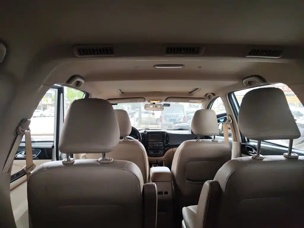 Baojun 730 2015 2014 1.5L Manual Luxury Navigation ESP Edition 7-Seater