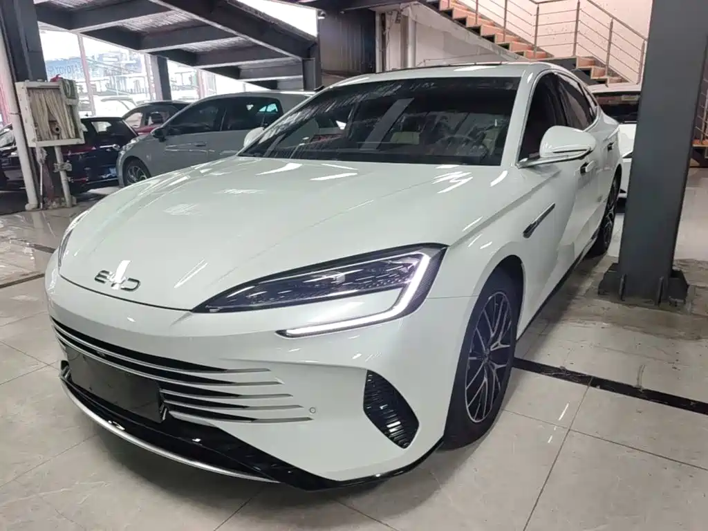 BYD Seal 2024 2024 Glory Edition DM-i 1.5L 121km Prestige