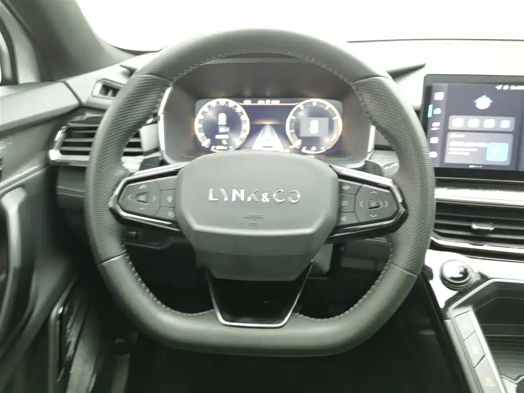 Lynk & Co 06 2023 Remix 1.5T Power Pro фото 11