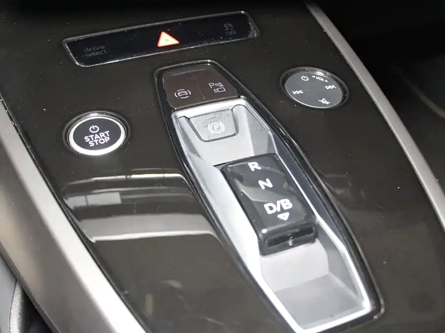 Audi Q4 e-tron 2024 40 e-tron Pioneer Edition фото 12