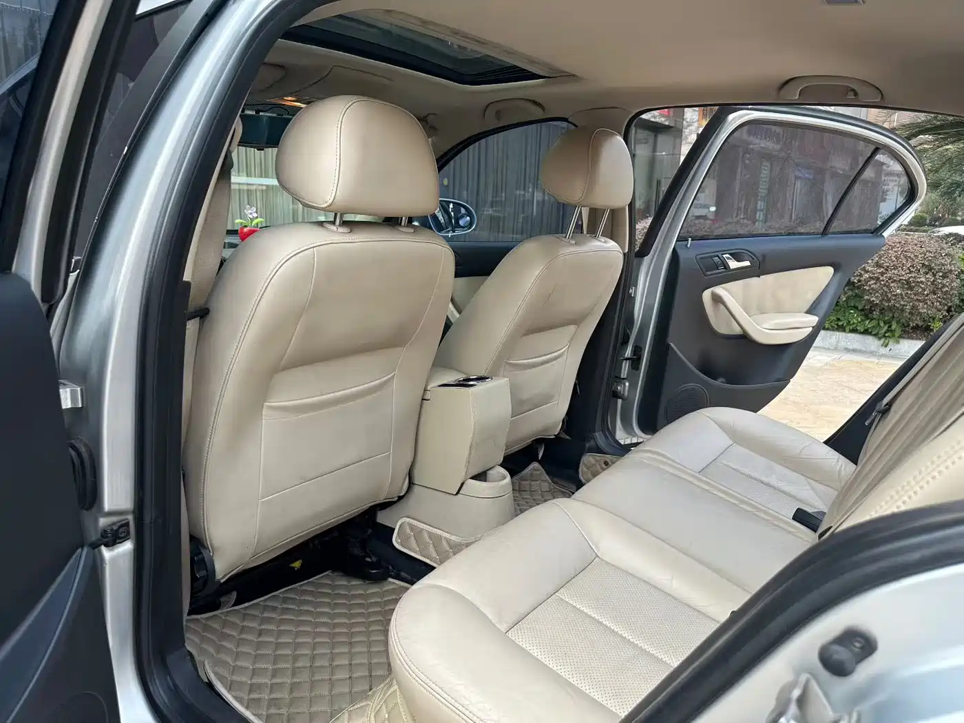 Volkswagen Lavida 2011 1.4TSI DSG Pinya Edition фото 5