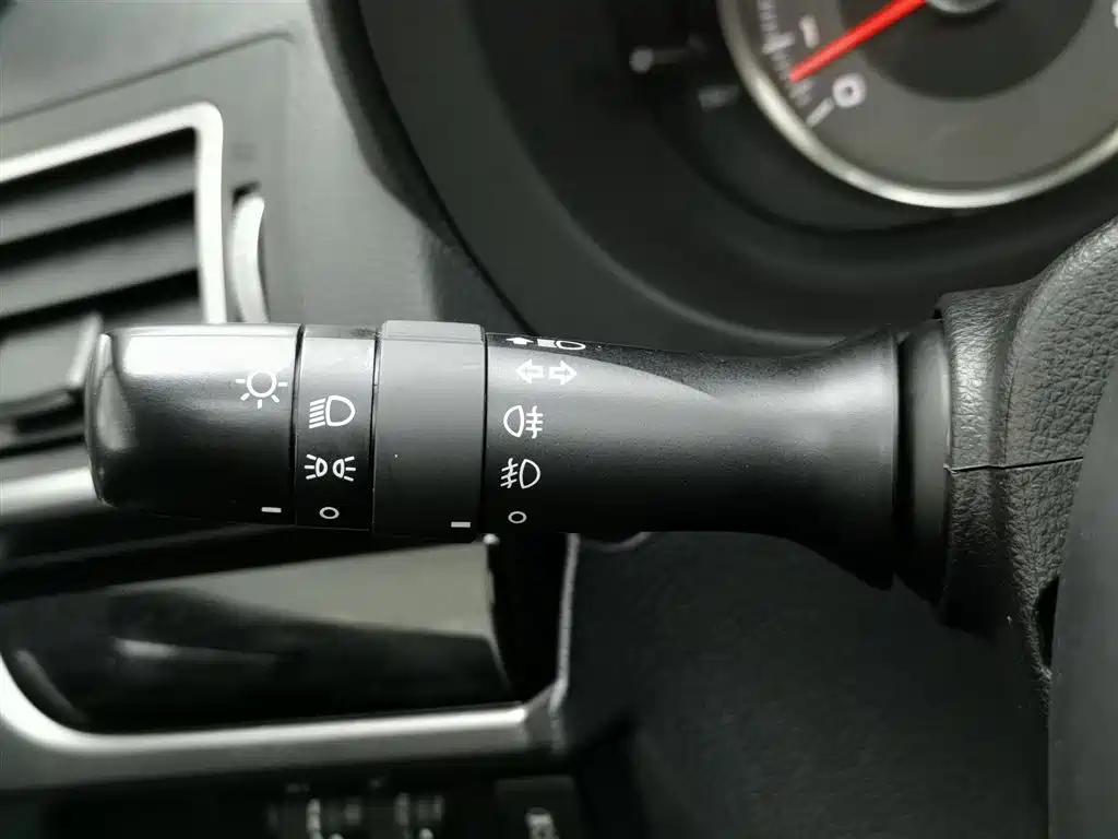 Subaru Forester 2016 2.0i Luxury Navigation Edition фото 21