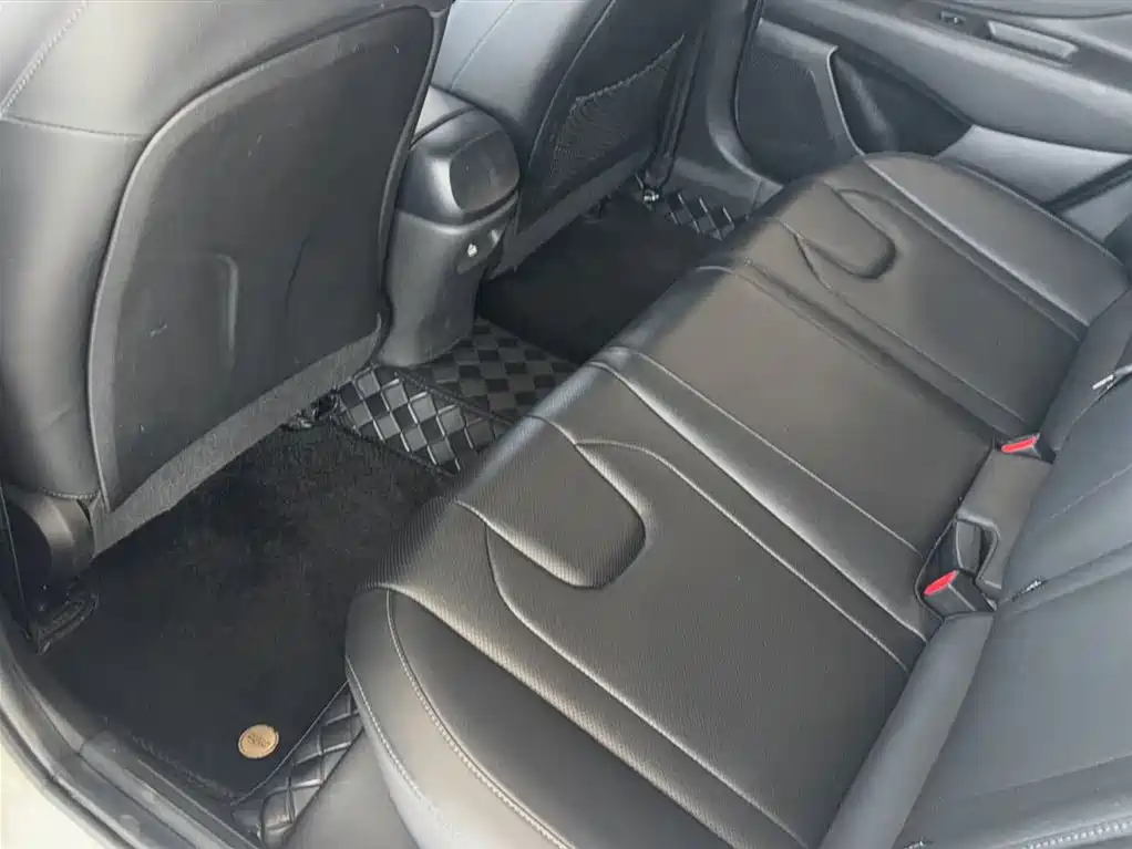 Hyundai Elantra 2021 1.5L CVT LUX Premium Edition фото 17
