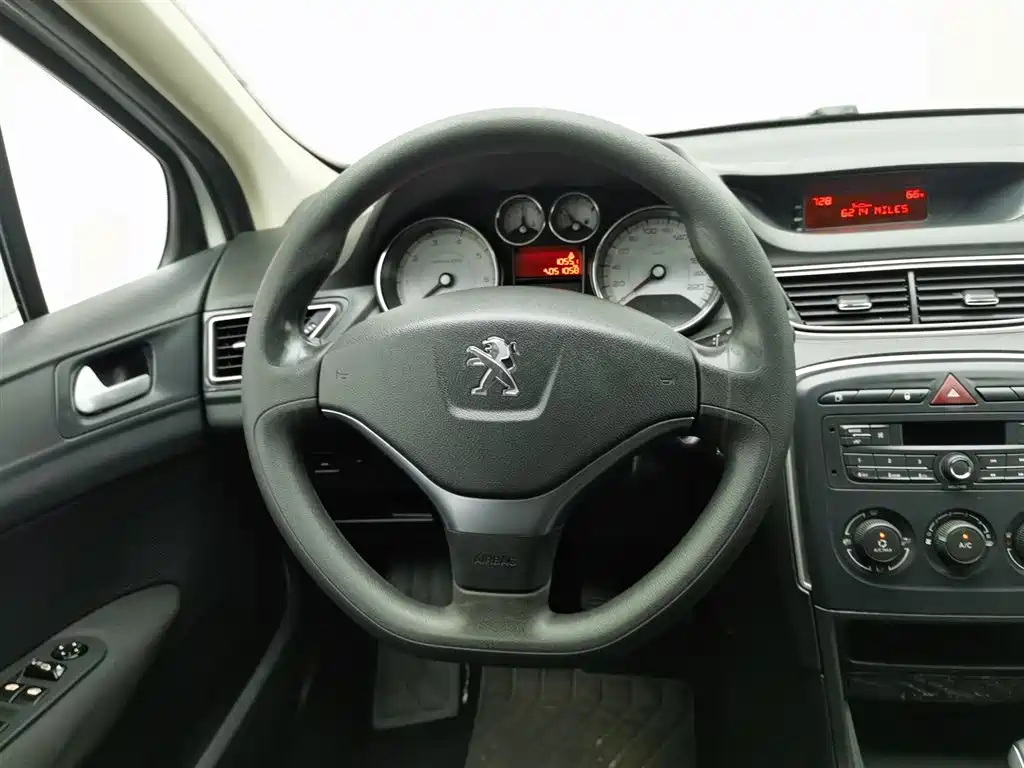 Peugeot 308 2014 Model Joy Edition Classic 1.6L Manual Superior Style фото 11