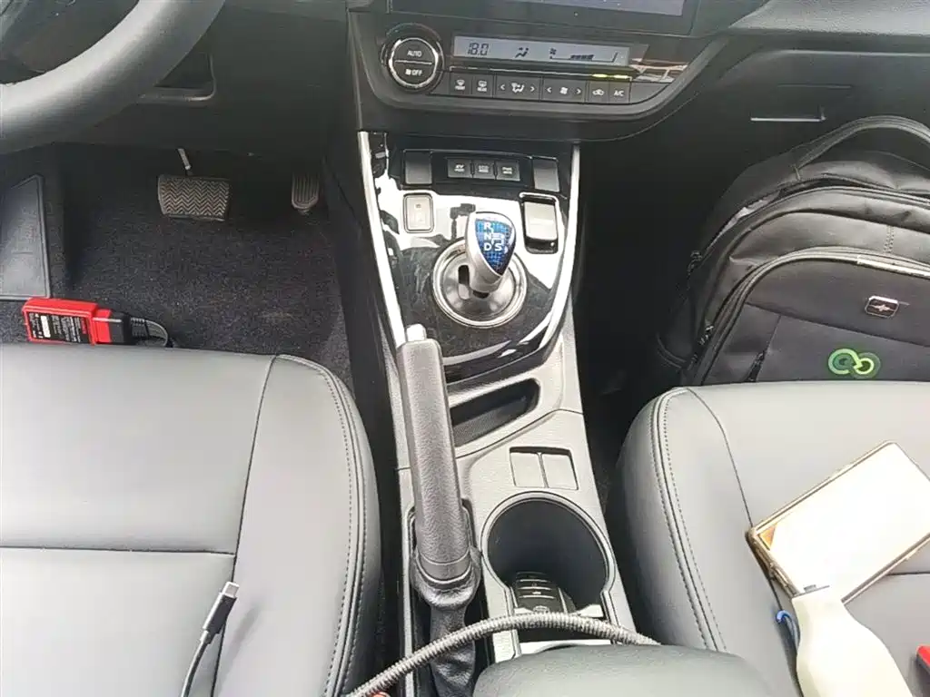 Toyota Levin 2016 Hybrid 1.8H GS E-CVT Elite Sunroof фото 14