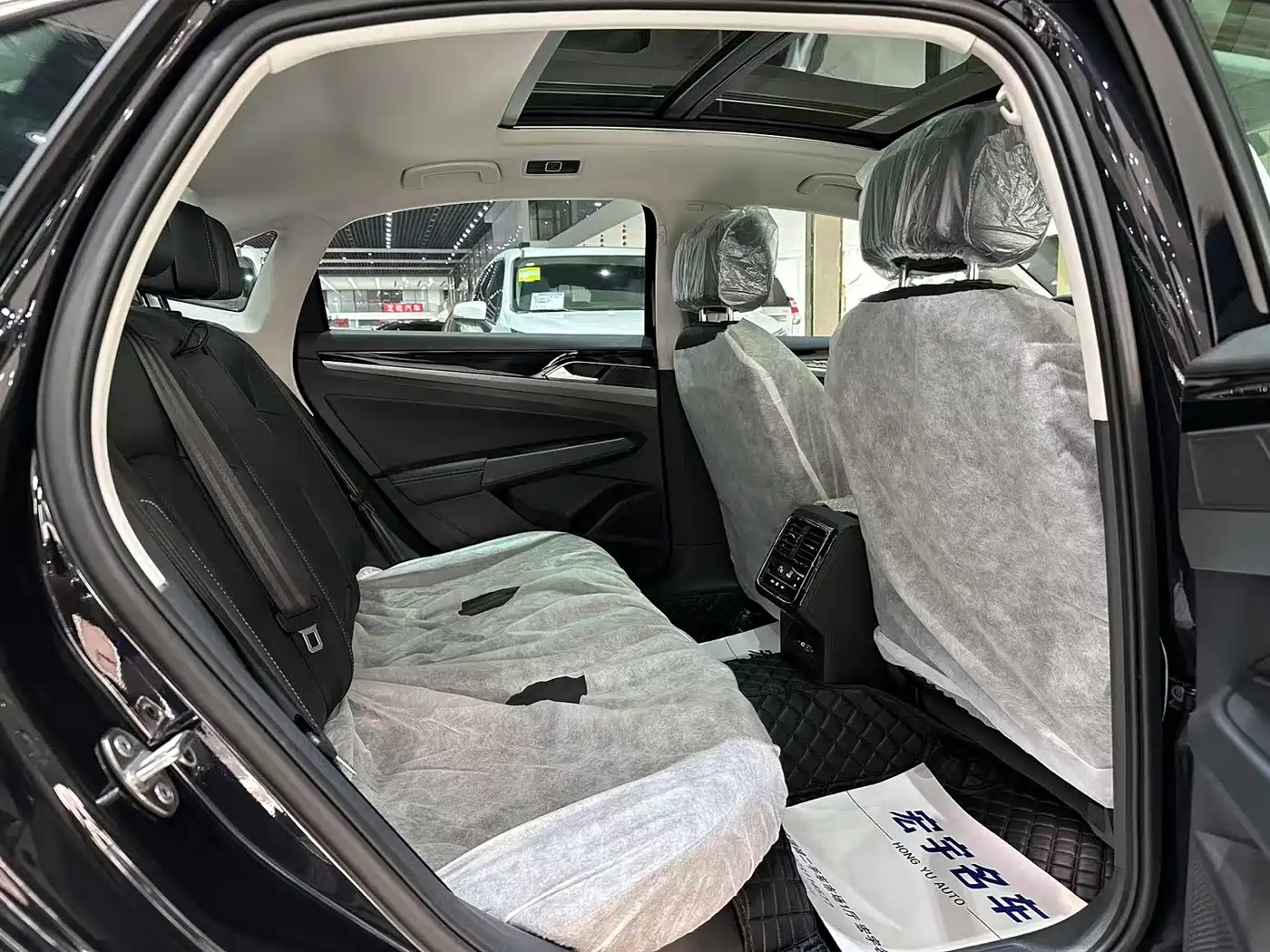 Volkswagen Passat 2026 Outstanding Edition 380TSI Starlight Dragon Soaring Version фото 15