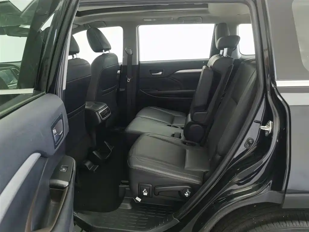 TOYOTA HIGHLANDER