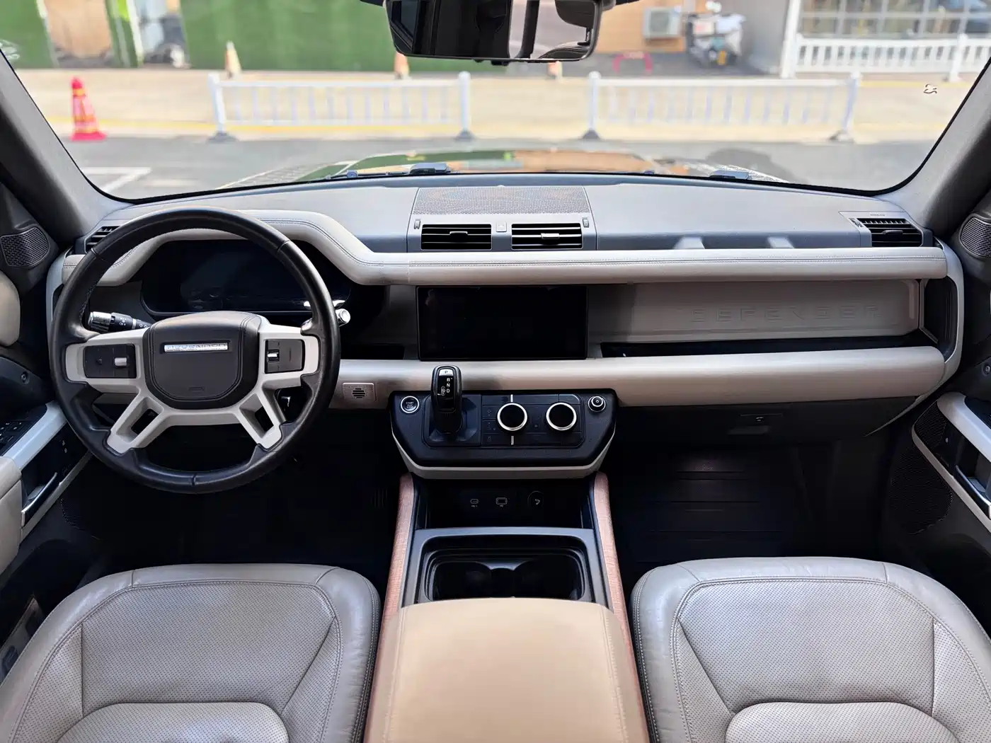 Land Rover Defender 2020 Model 110 P400 HSE фото 6