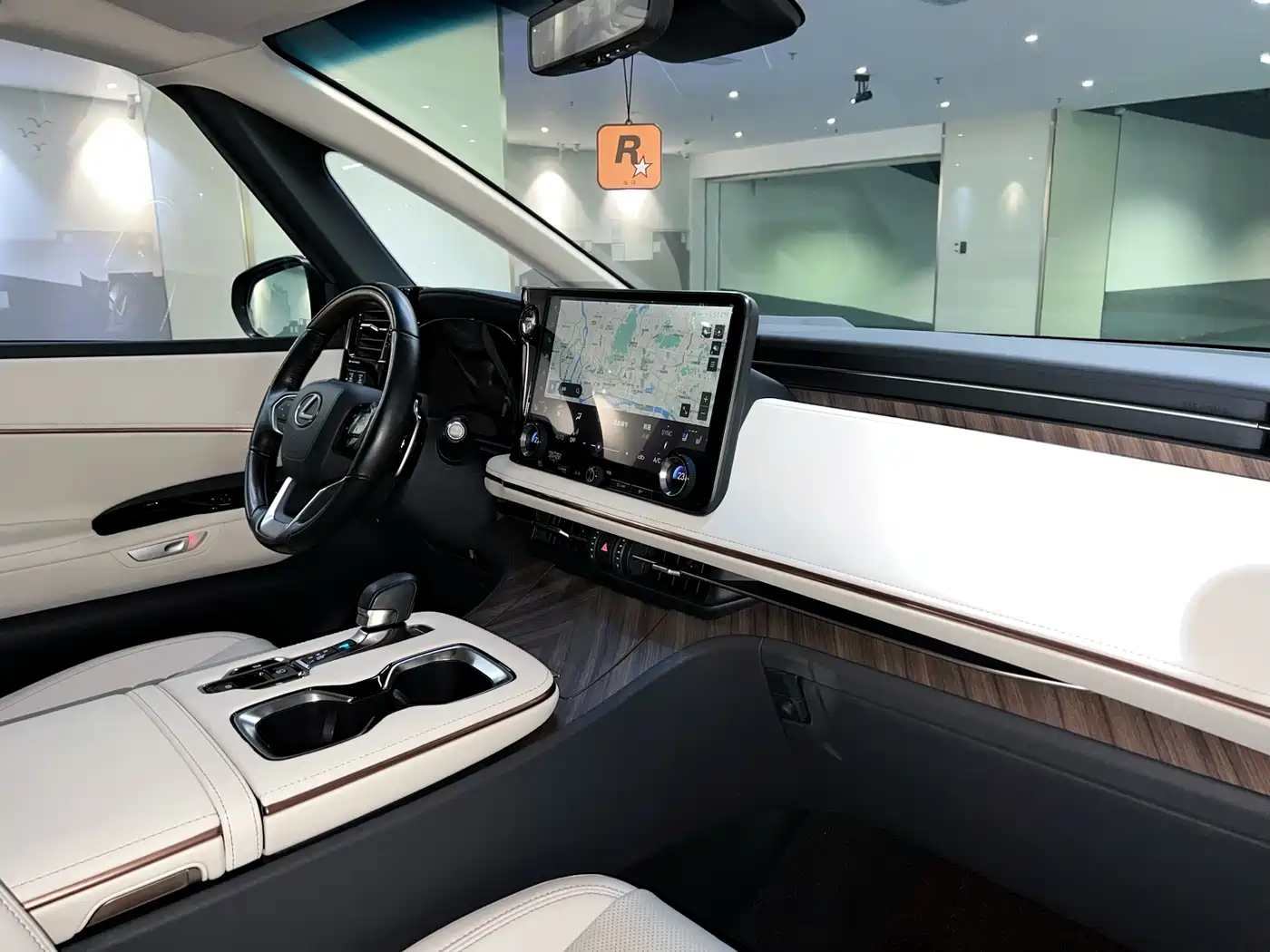 Lexus LM 2025 Model 500h Six-Seater Prestige Edition фото 12