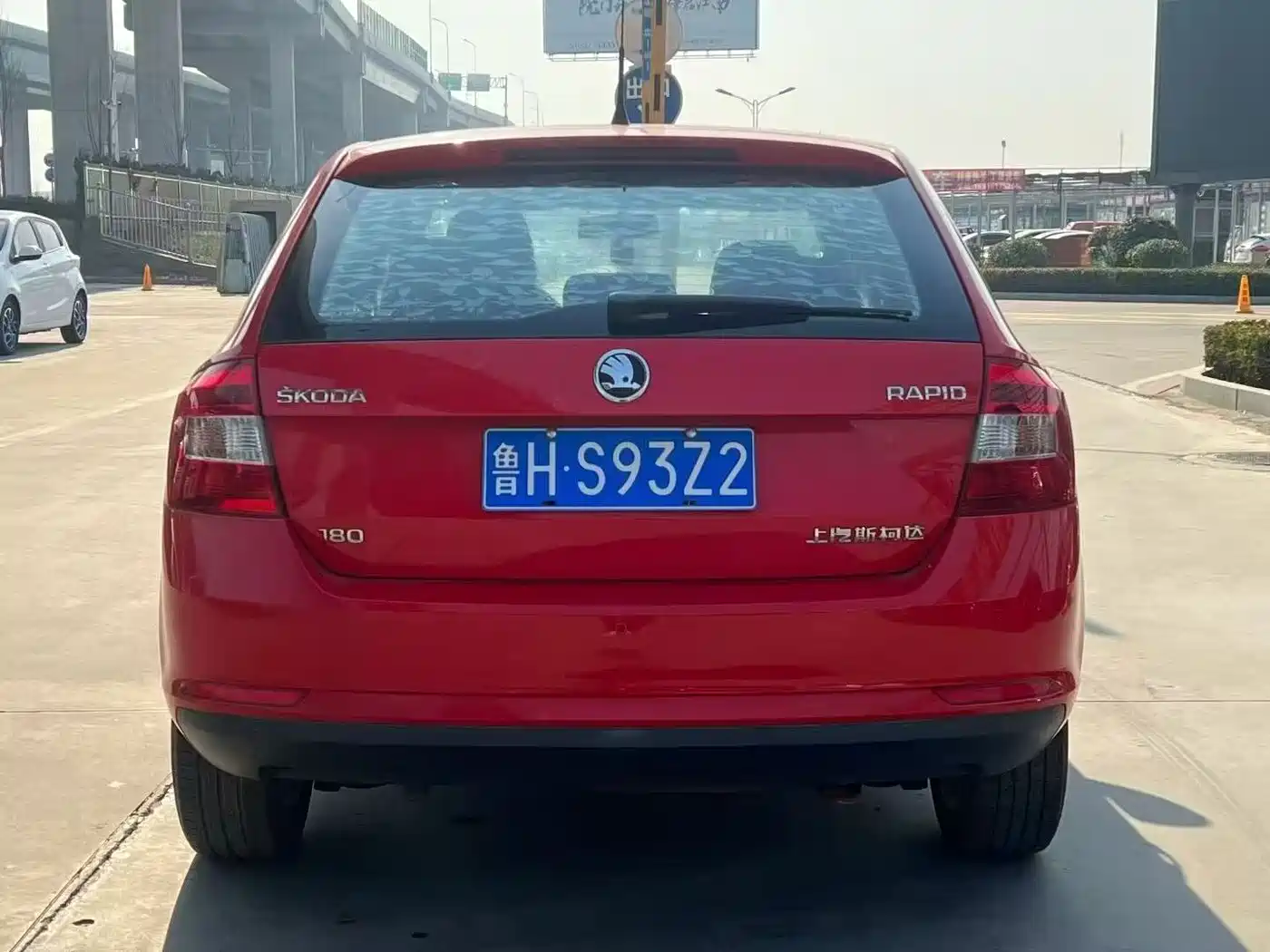 Škoda Skoda Rapid Spaceback 2016 Facelift 1.6L Automatic Innovation Edition фото 8