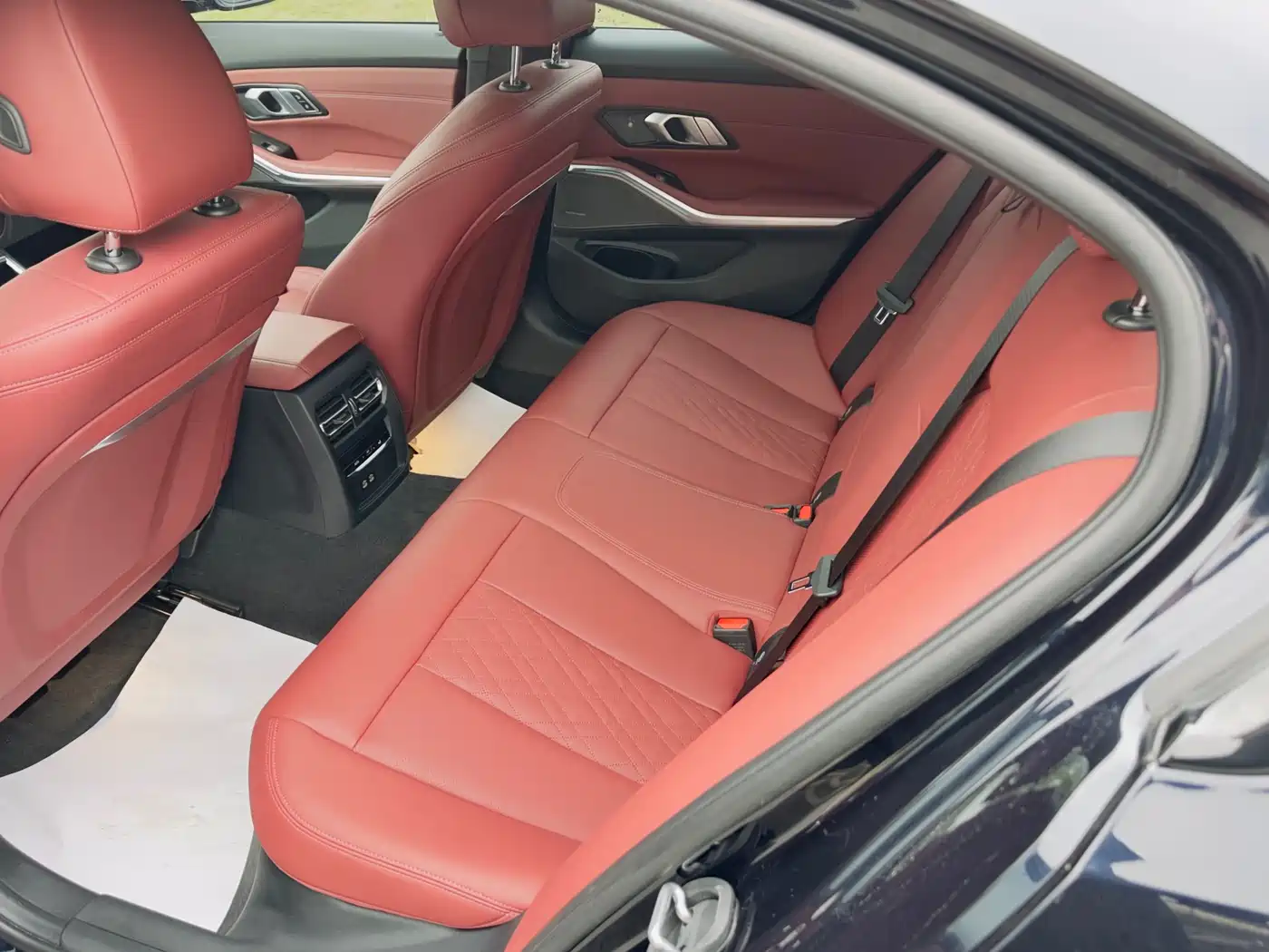 BMW 3 Series 2024 325i M Sport Shadowline Package фото 3
